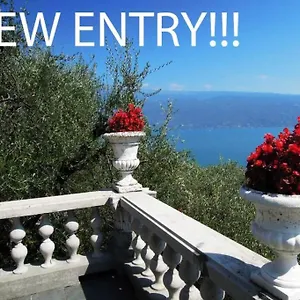 https://villa-pinetina-1.it-lombardy.com